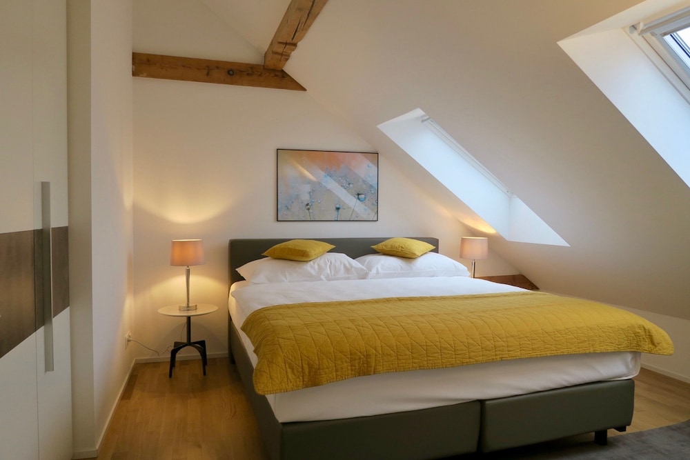 Zurich Furnished Homes 14/50