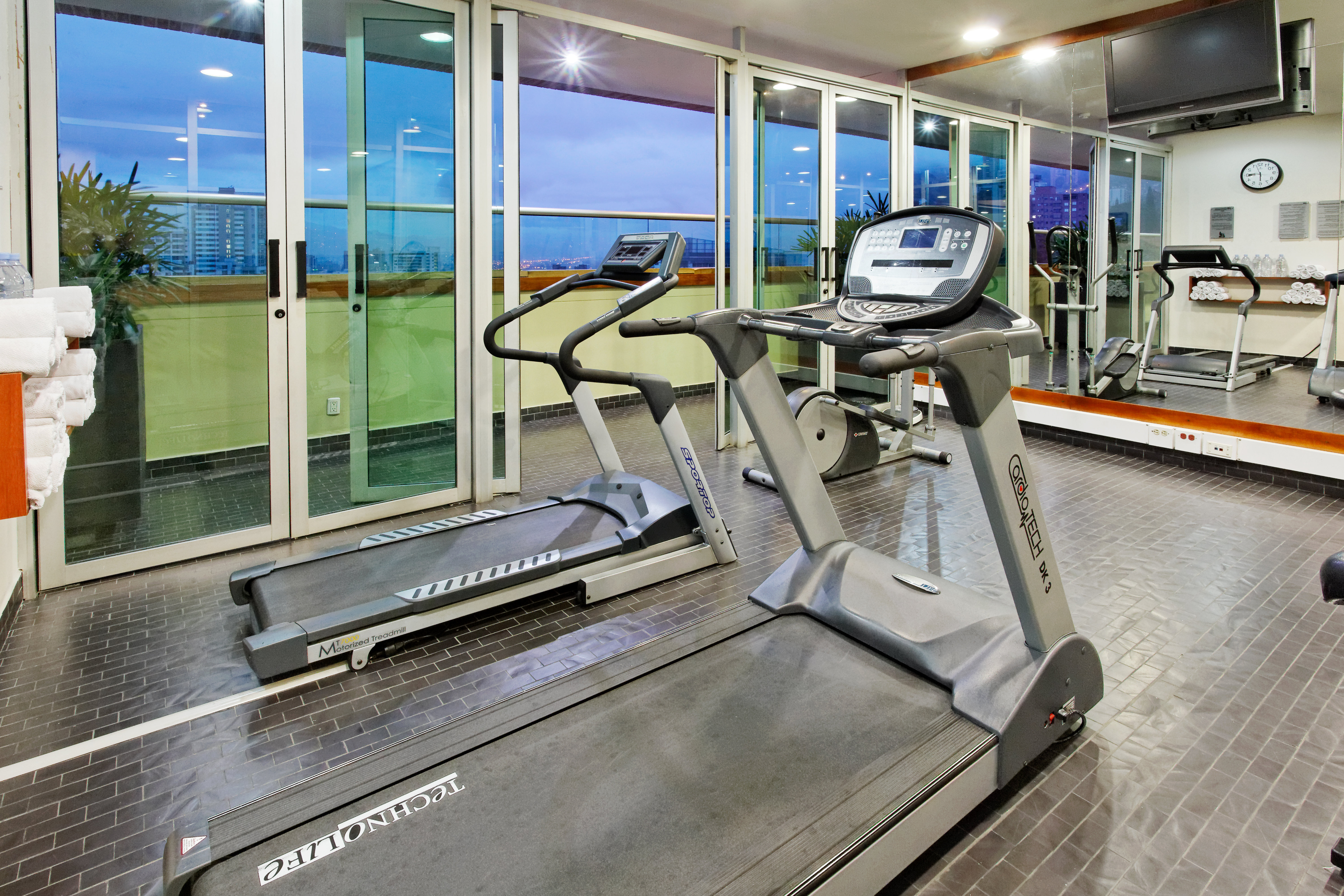 HOLIDAY INN EXPRESS MEDELLIN 27/65