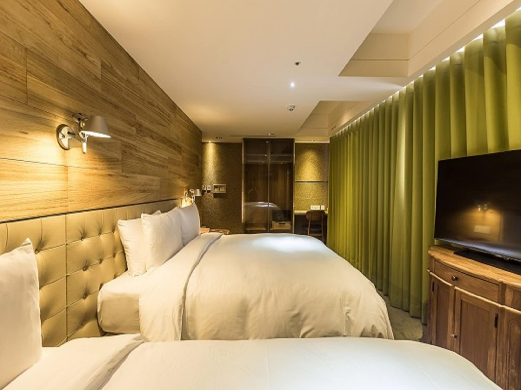 ROOM, TRIPLE