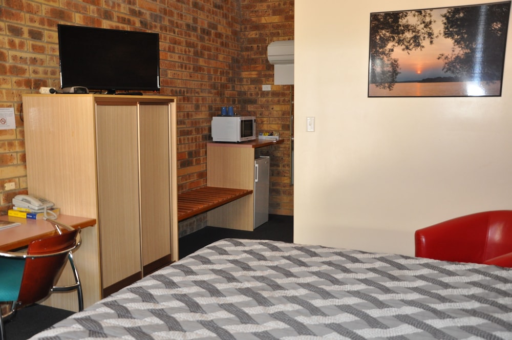 LONGREACH MOTOR INN 15/38