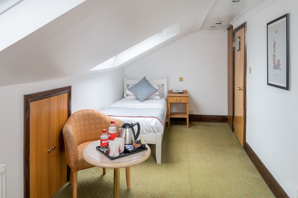 Abbey Hotel, London Shepherds Bush Market 27/36