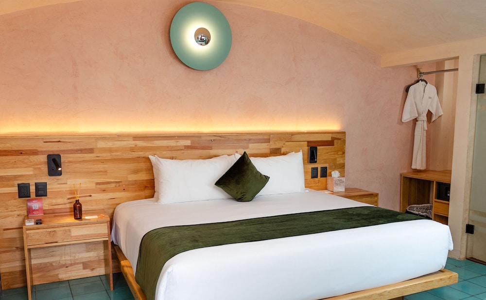 STANDARD, KING BED