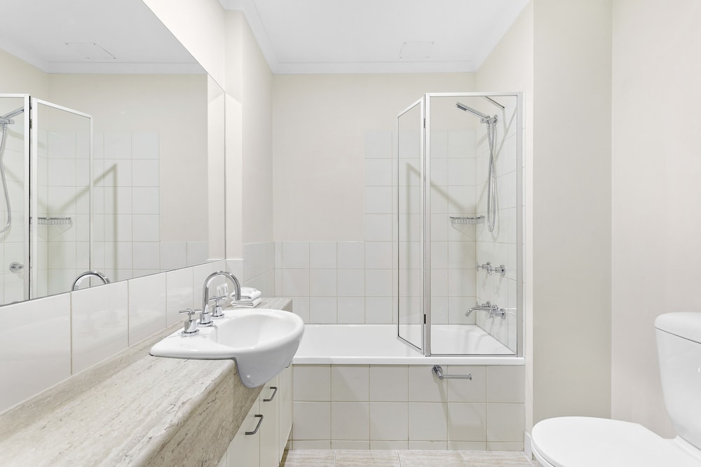 MainStay Suites Kew 13/60