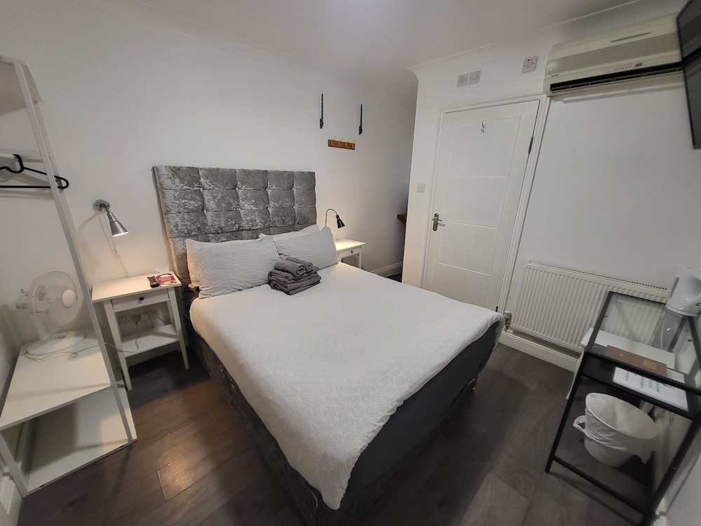 Micro Room, Double Bed, Canal View