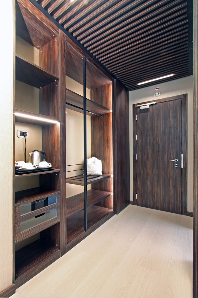 The Hive Hotel 32/50