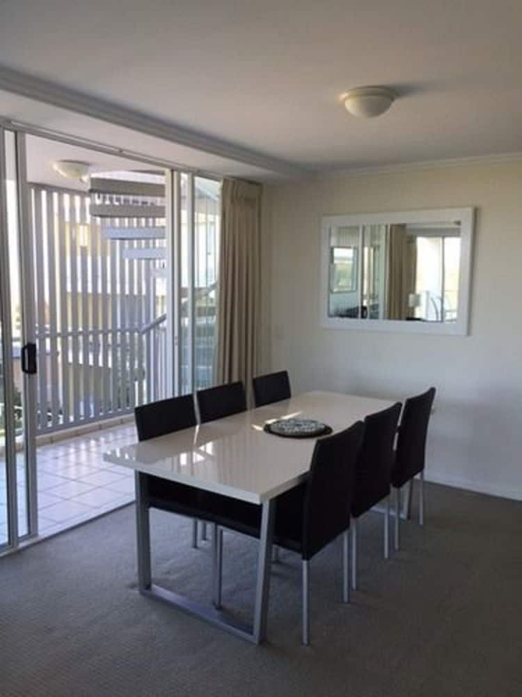SEACHANGE COOLUM BEACH 59/76