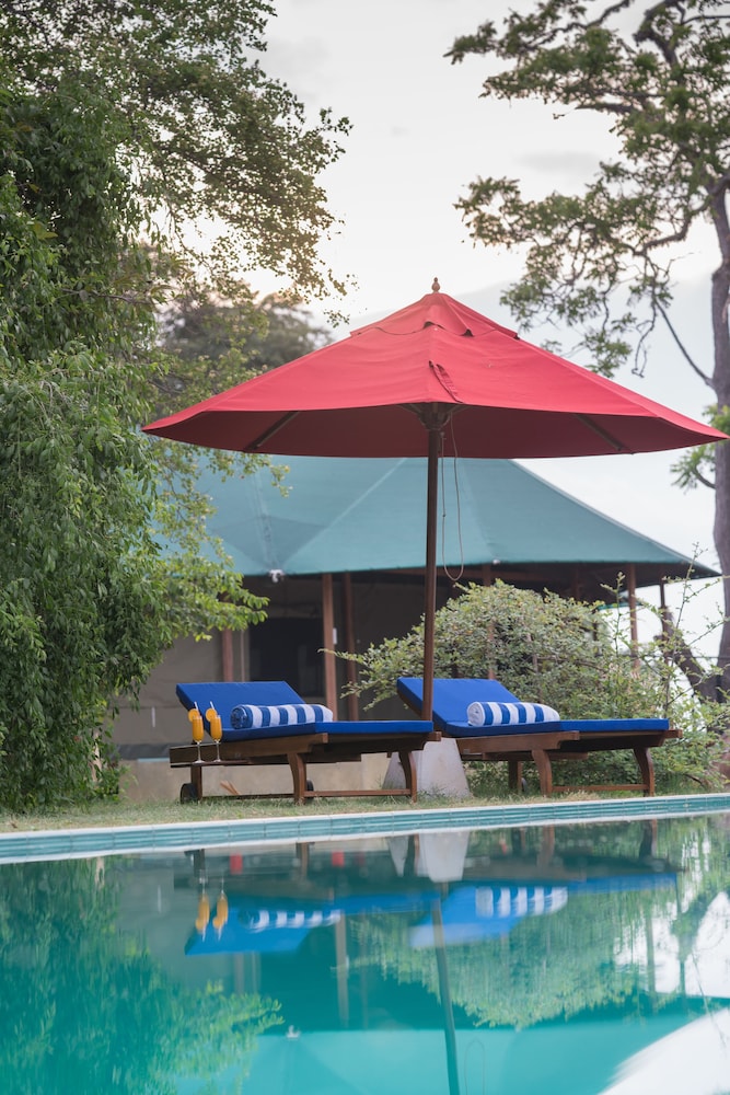 Flameback Eco Lodge in WEERAWILA