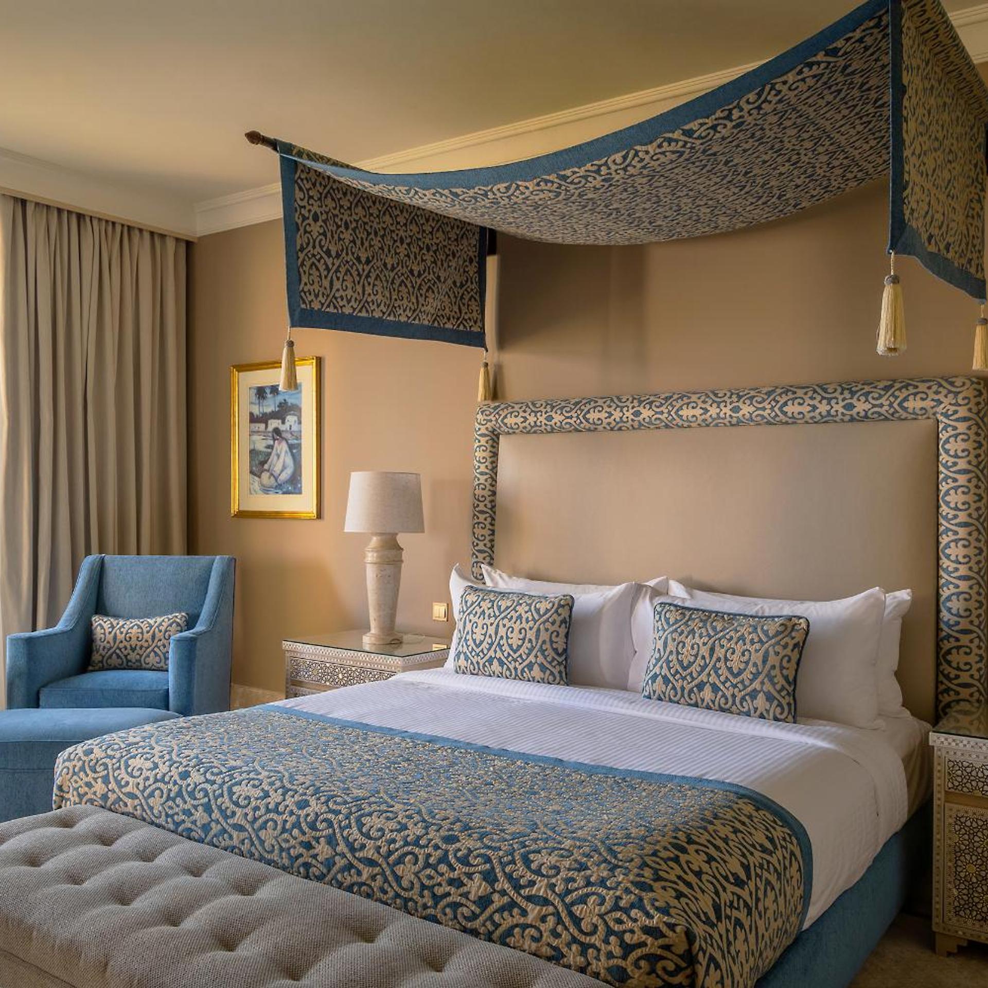 Al Bawadi, Suite, Queen Bed, Lateral Side Sea View