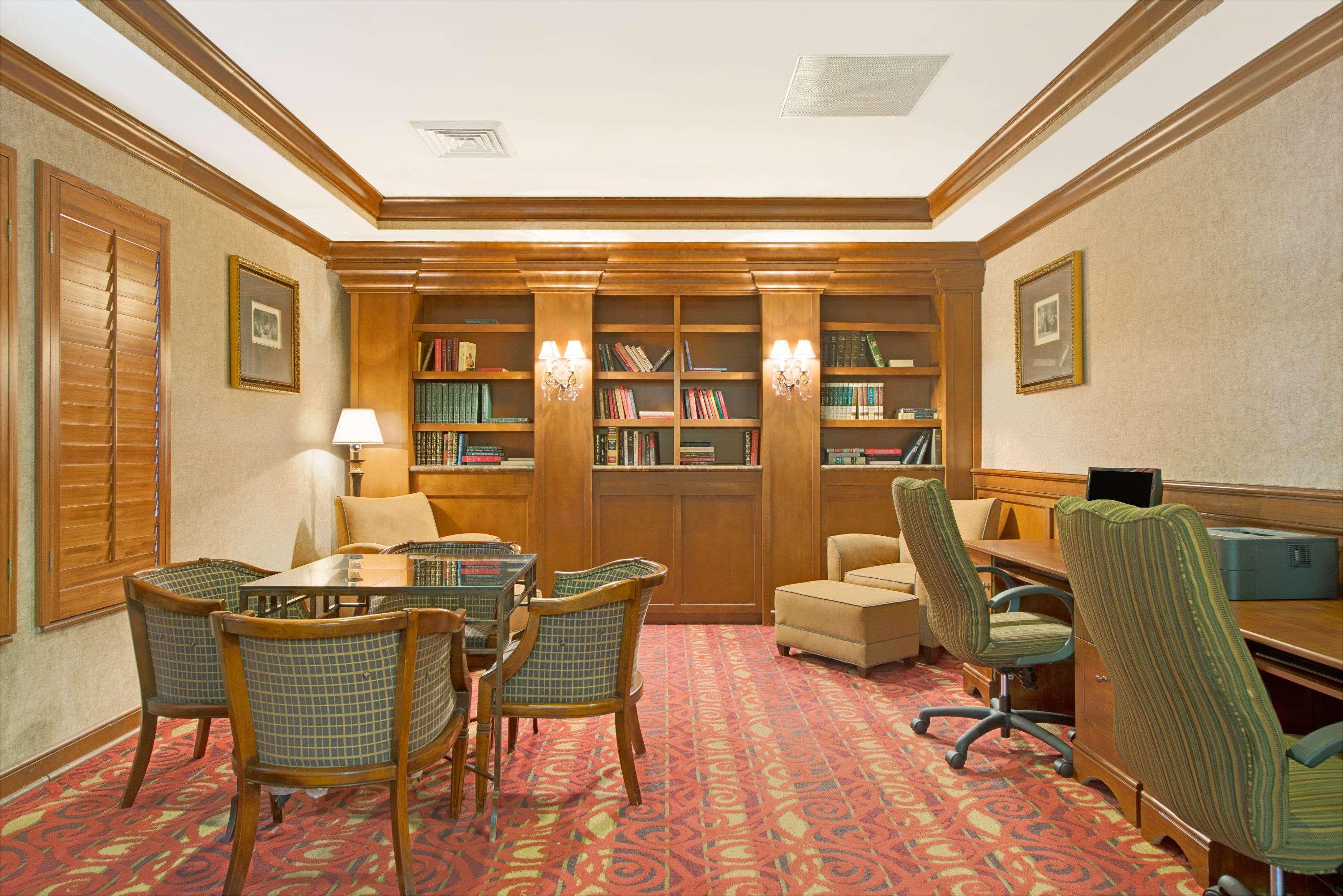 Days Inn & Suites by Wyndham St. Louis/Westport Plaza 22/27