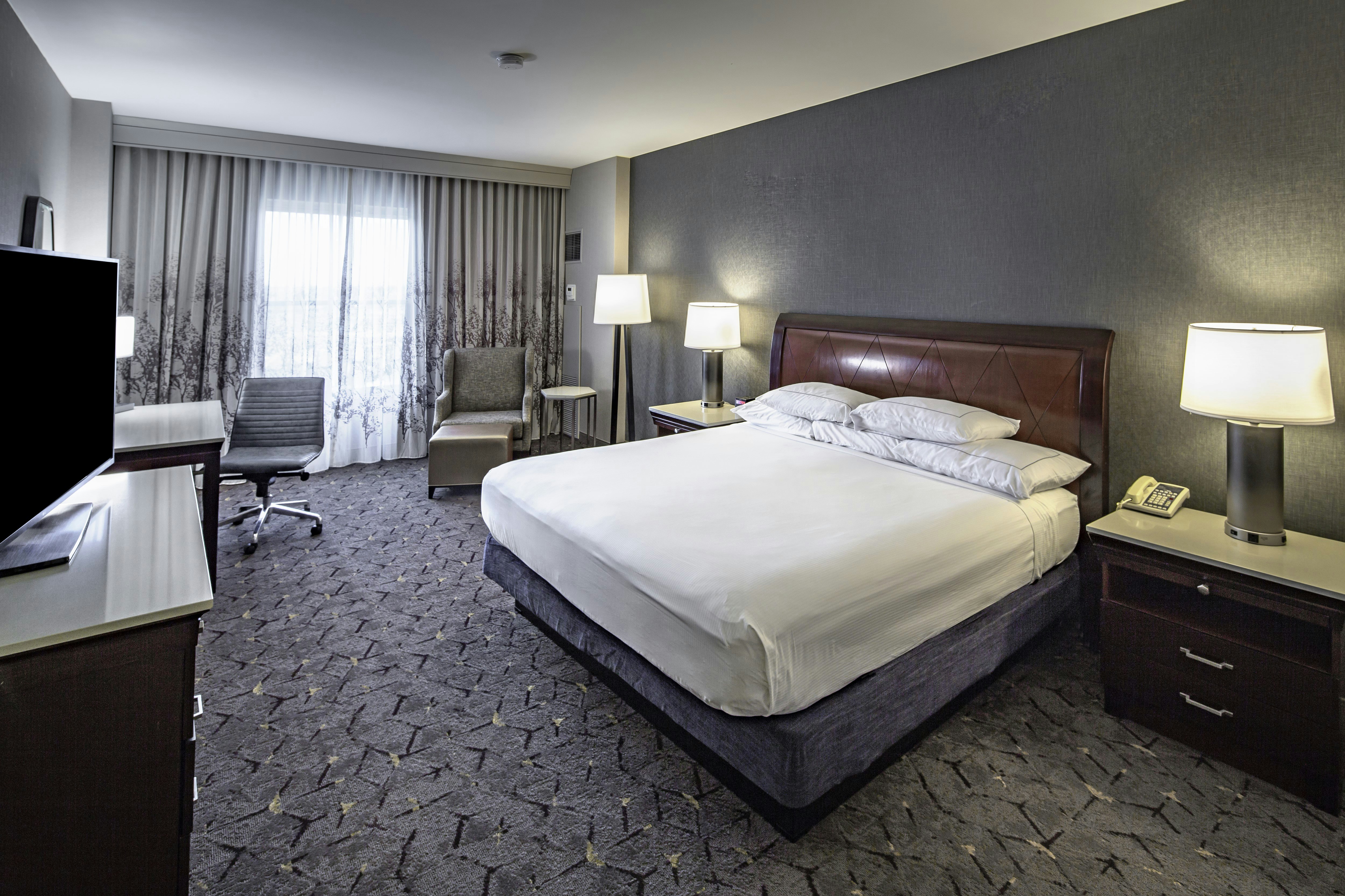 Room, King Bed, Executive Level, Accessible