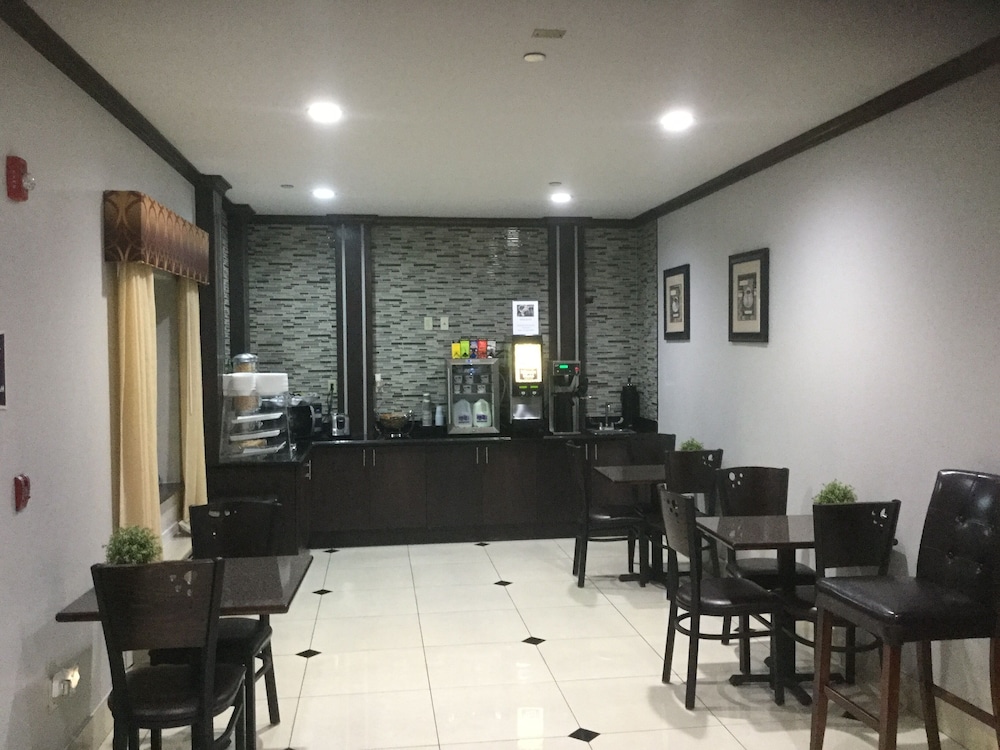 Muskogee Inn And Suites 23/30