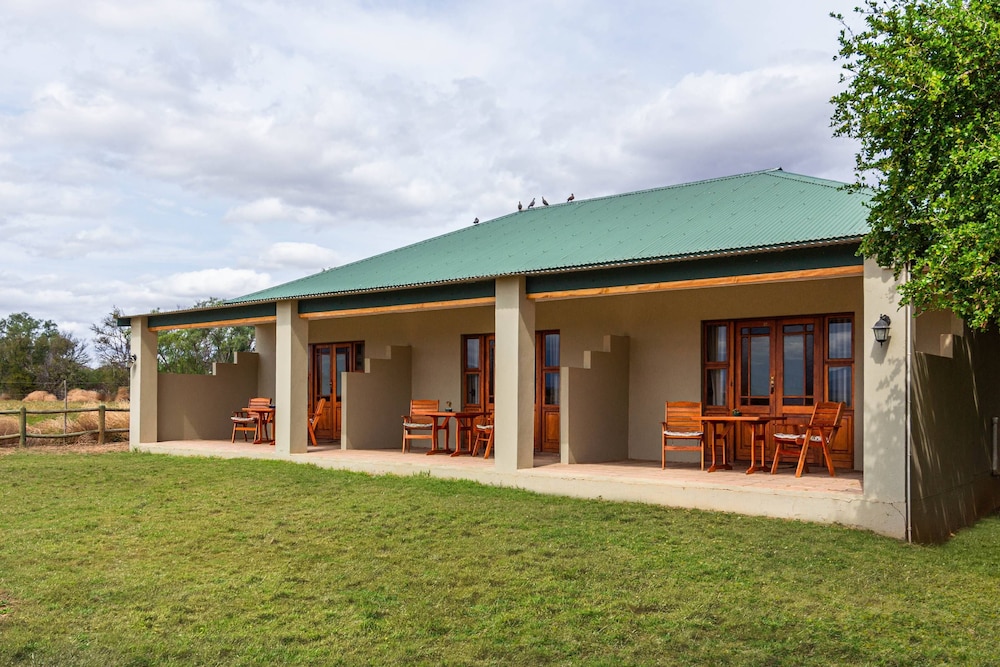 Mooiplaas Guesthouse 68/70