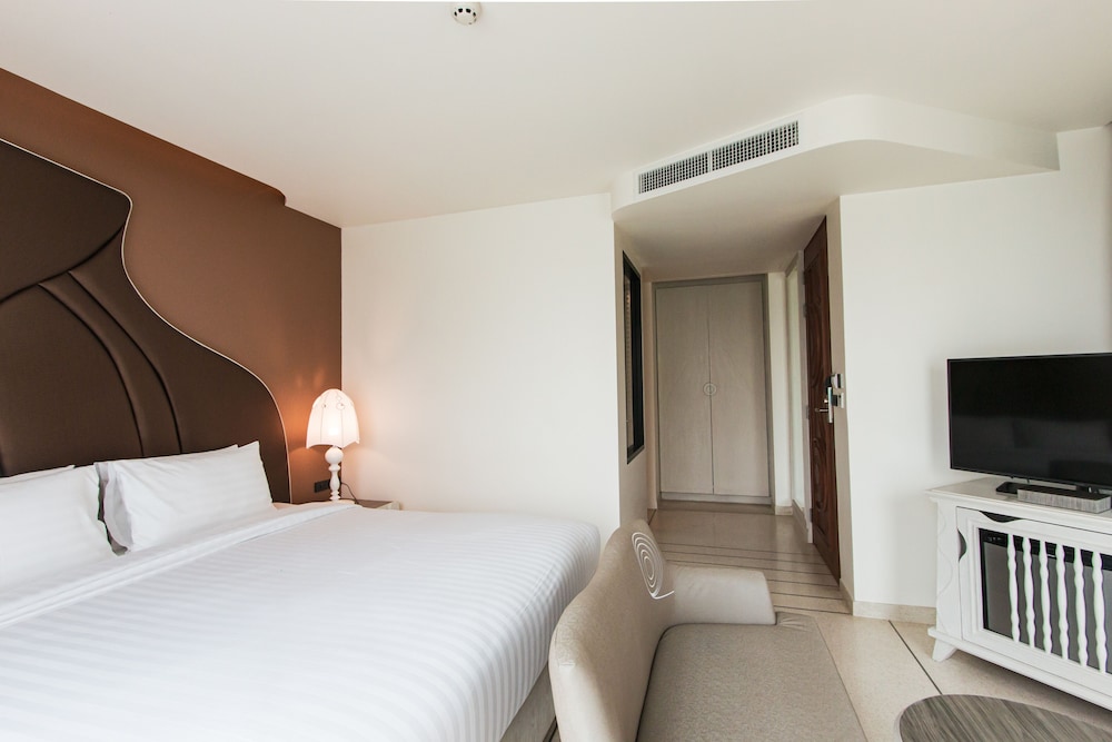 Rachabhura Hotel 10/50
