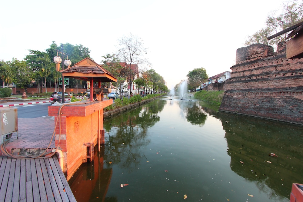Sripoom Boutique House 69/73