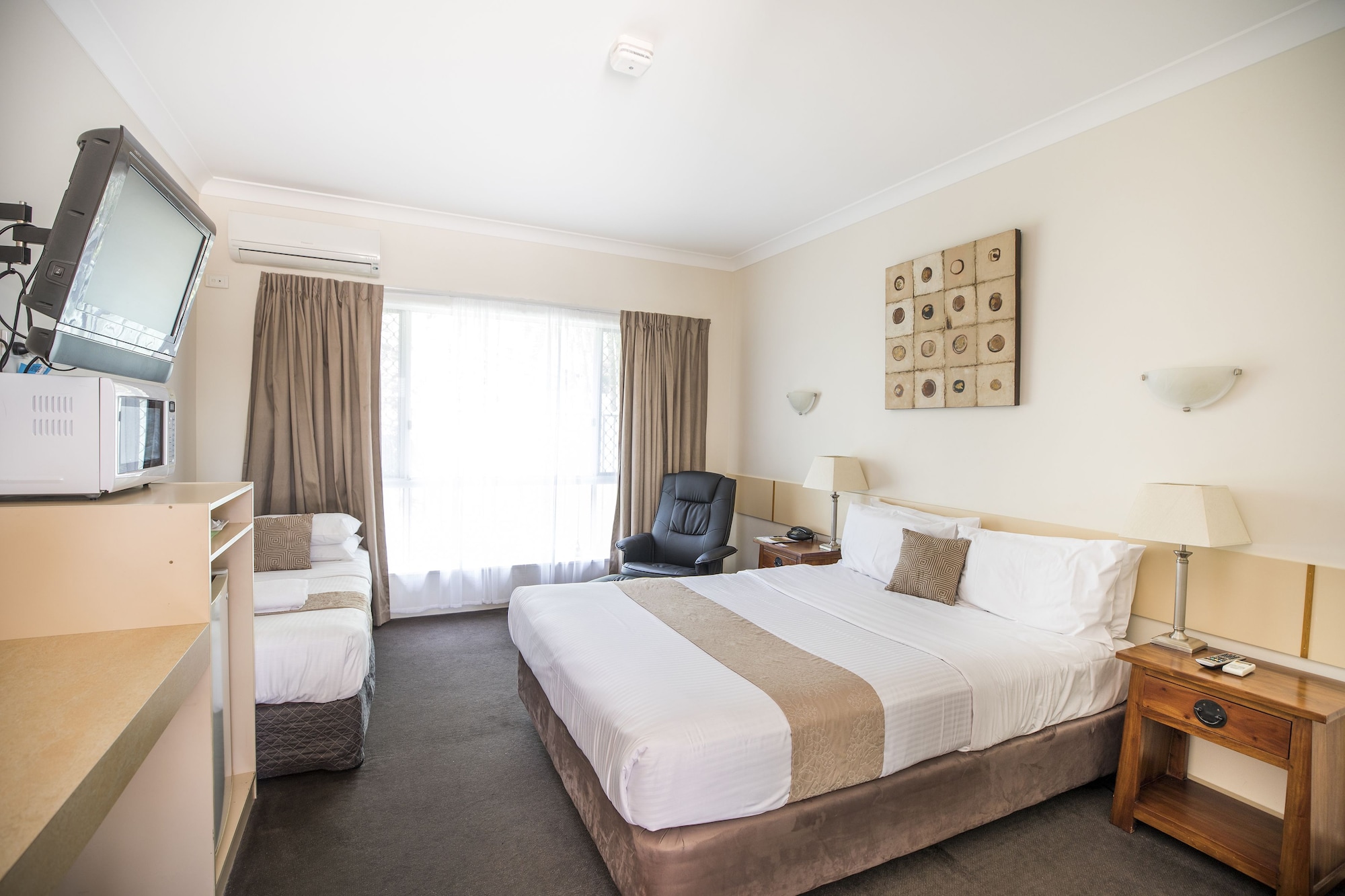 Upper, Family, Queen and Twin Beds