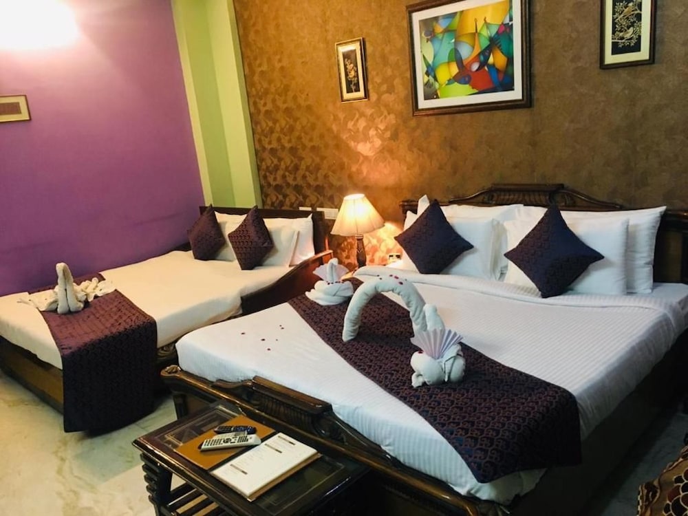 HOTEL MEENAKSHI 22/48