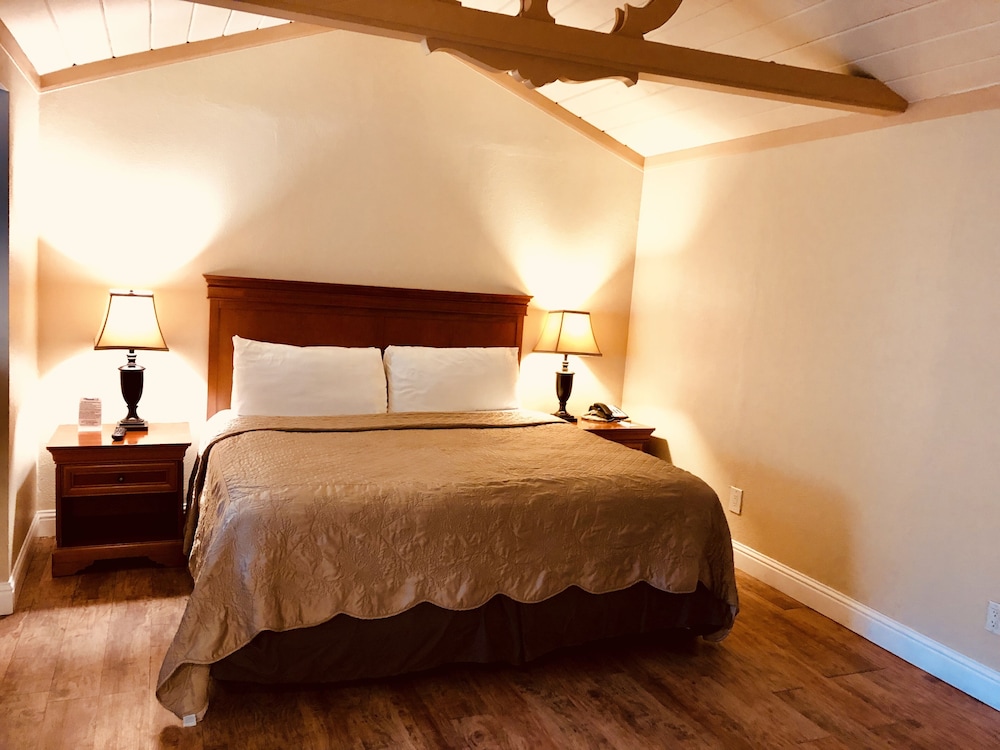 Carmel Resort Inn 27/72