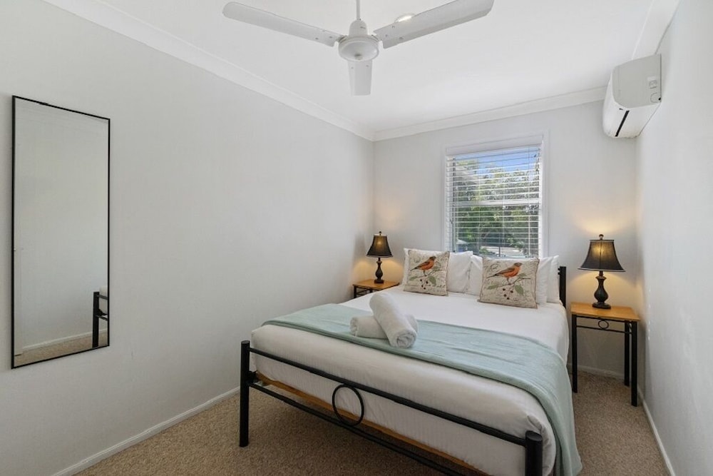 NOOSA ENTRANCE WATERFRONT RESORT 26/80