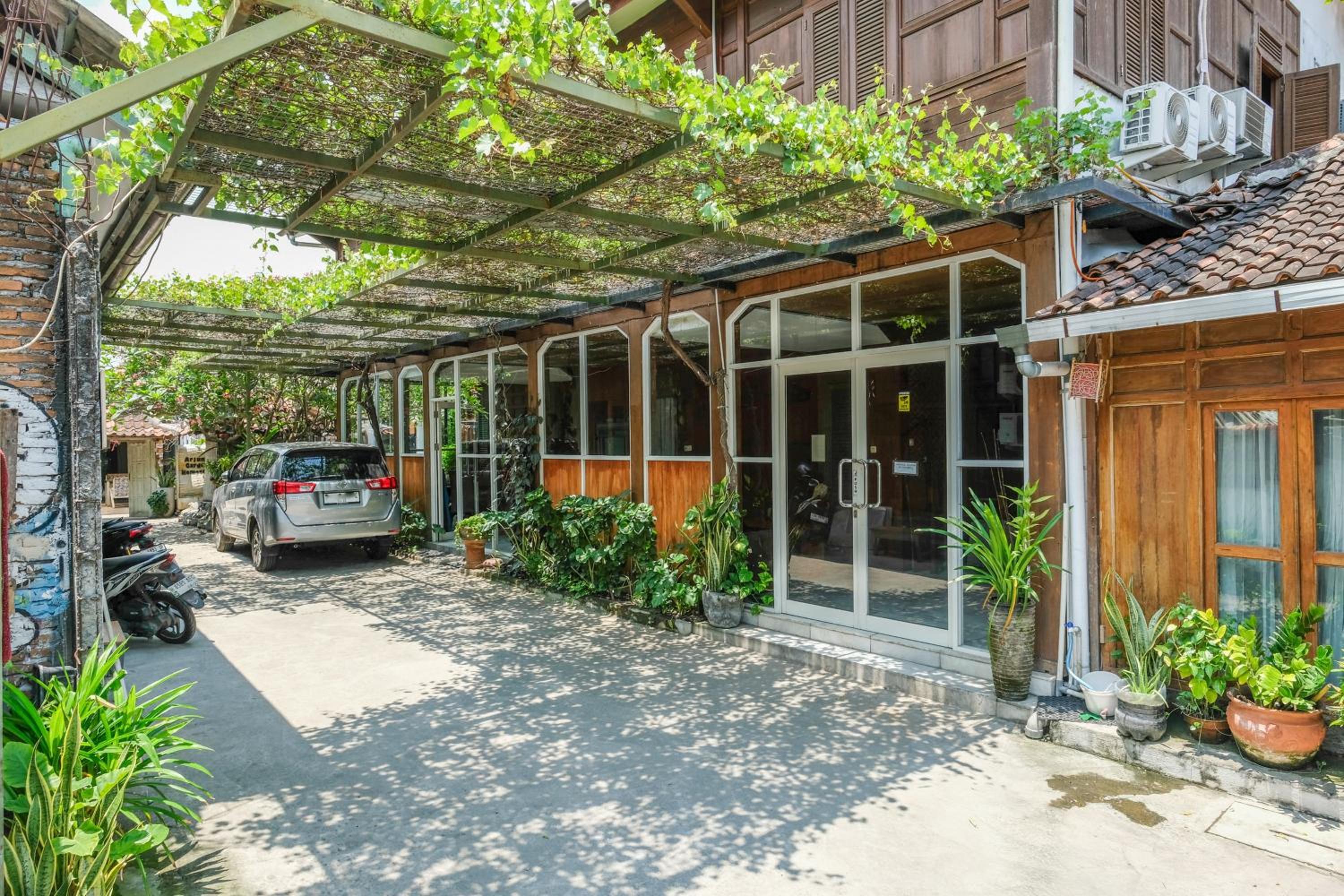OYO 4016 Tan Jokteng Guest House 45/51
