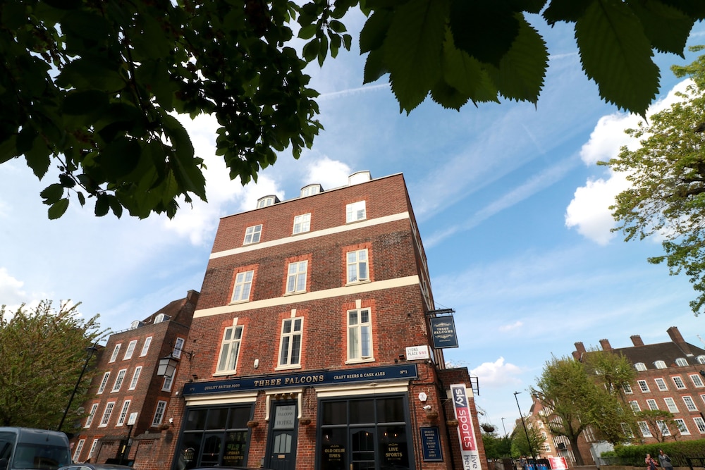 Three Falcons Hotel 5/50