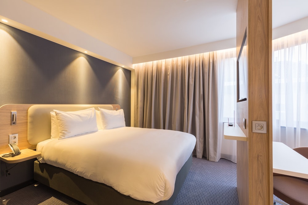 Standard, Queen Bed, Extra Floor Space