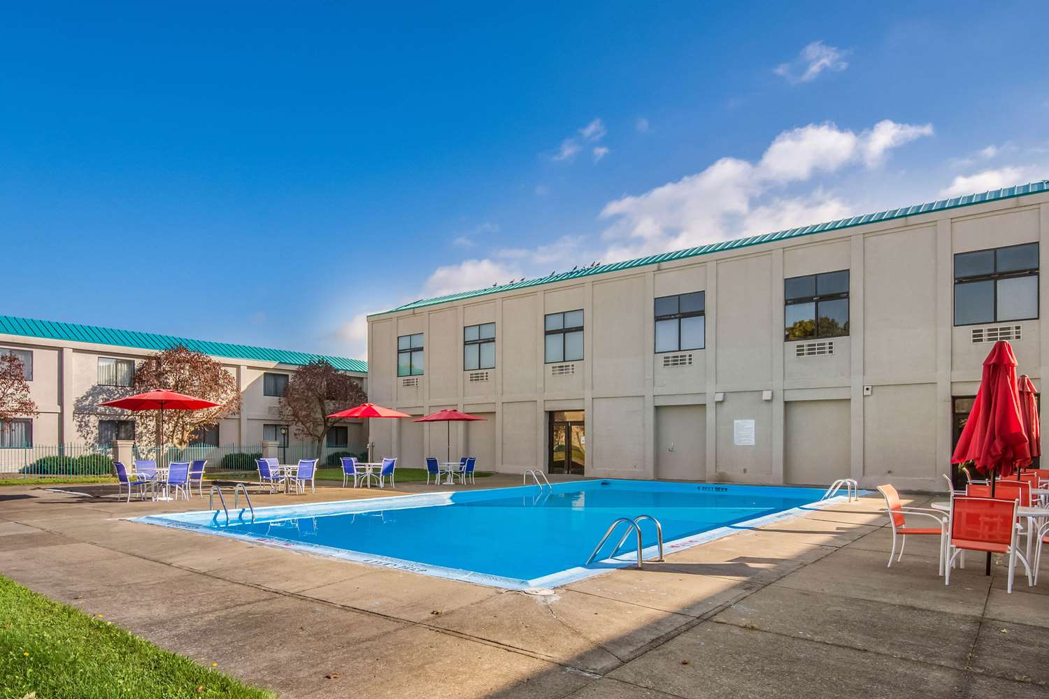 Cayuga Blu Hotel 20/21
