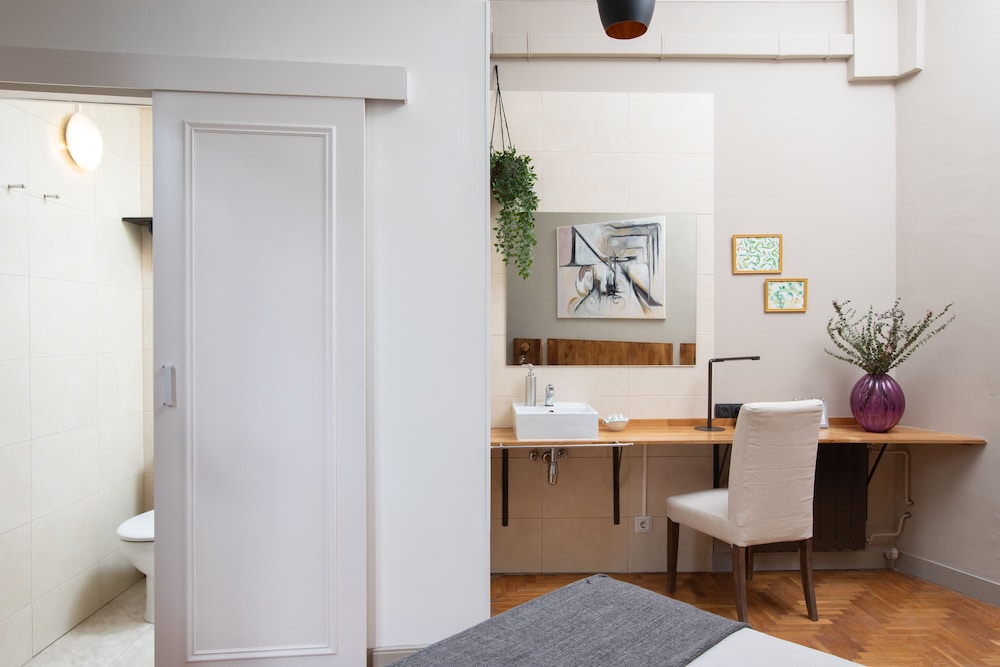 Jardinets Guest House 46/59