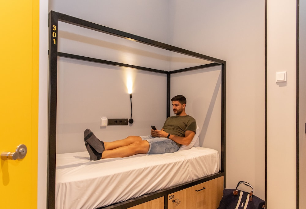 Petit Hostel 18/50