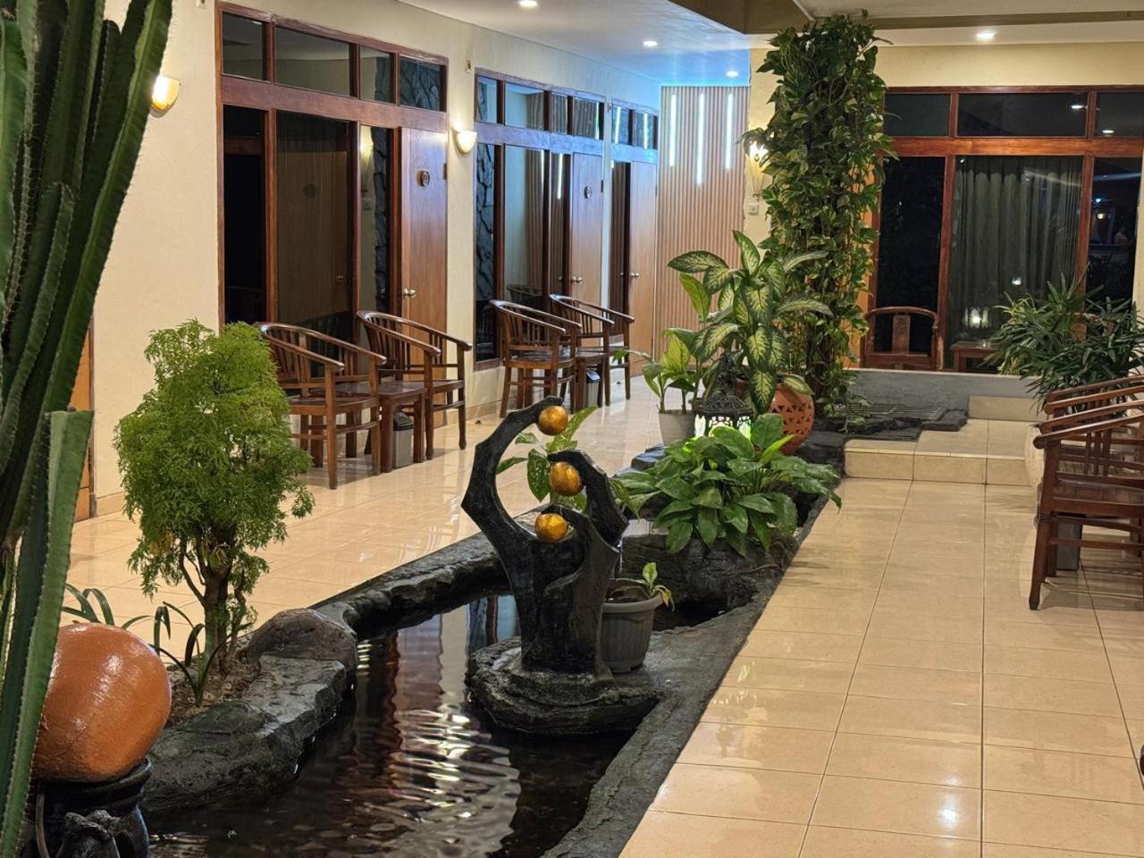 Hotel Priangan 32/50