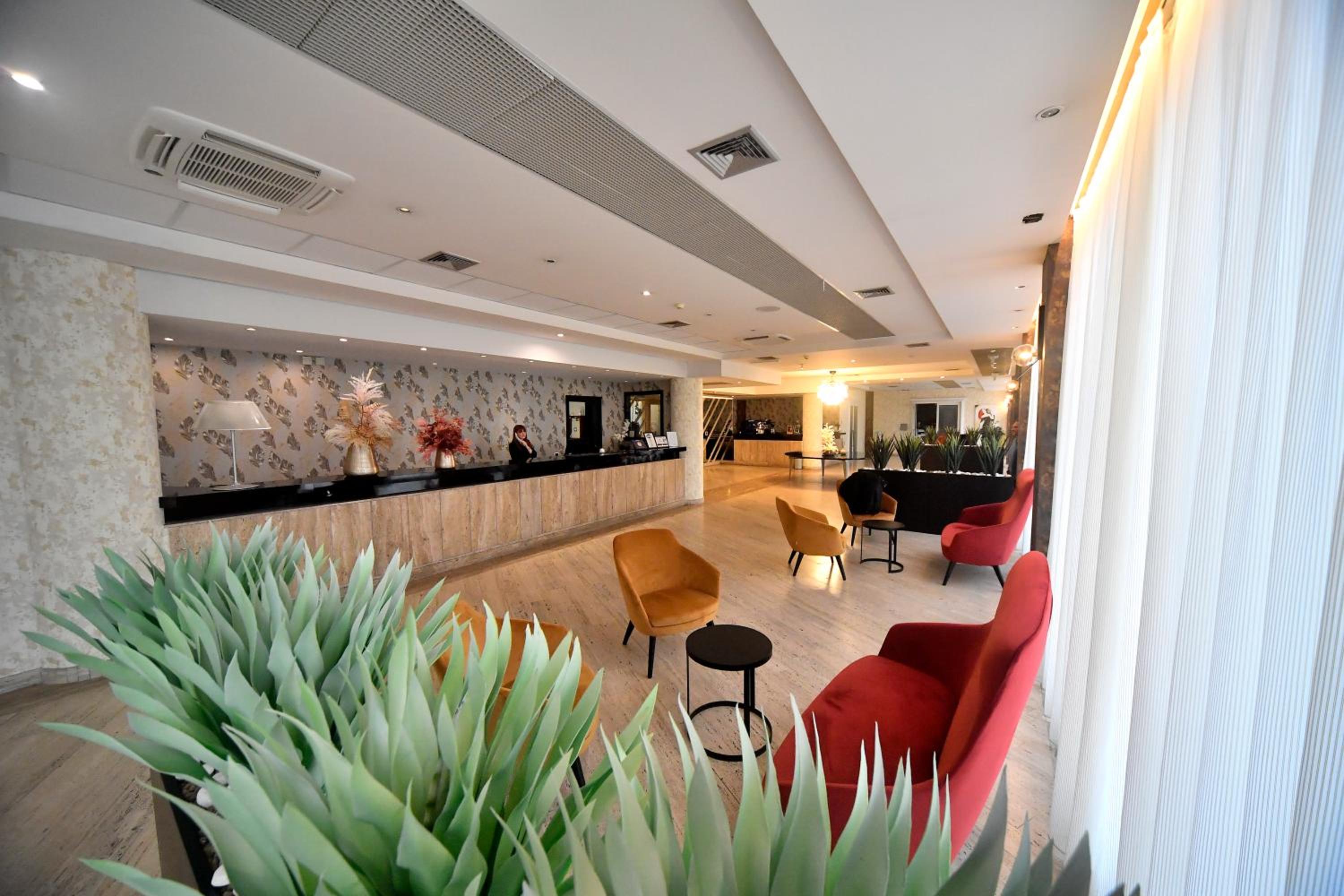 Palace Inn 12/56