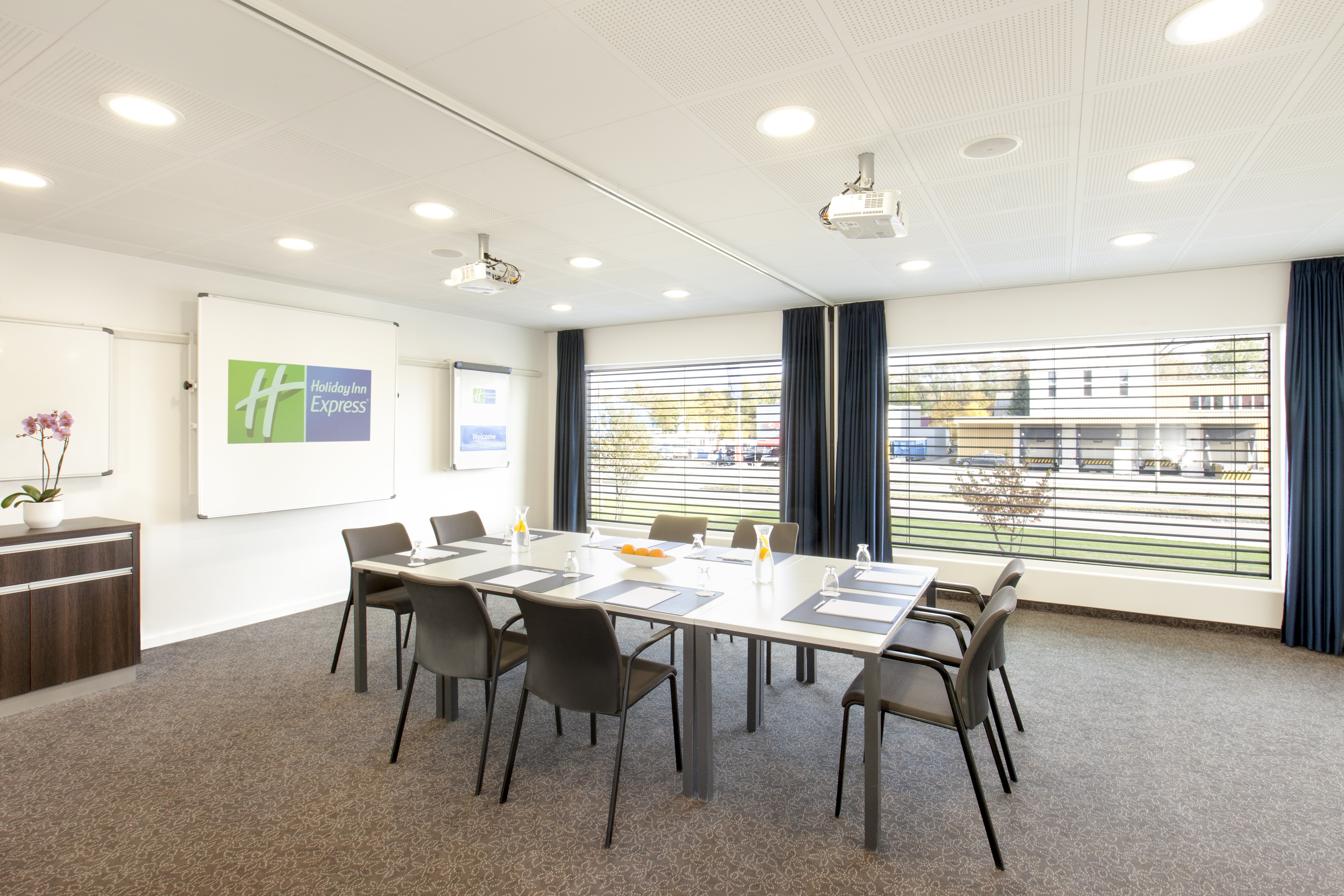 HOLIDAY INN EXPRESS ZURICH AIRPORT 69/80