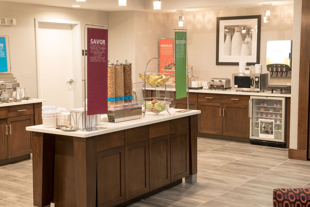 Hampton Inn & Suites Bay City, MI 12/51