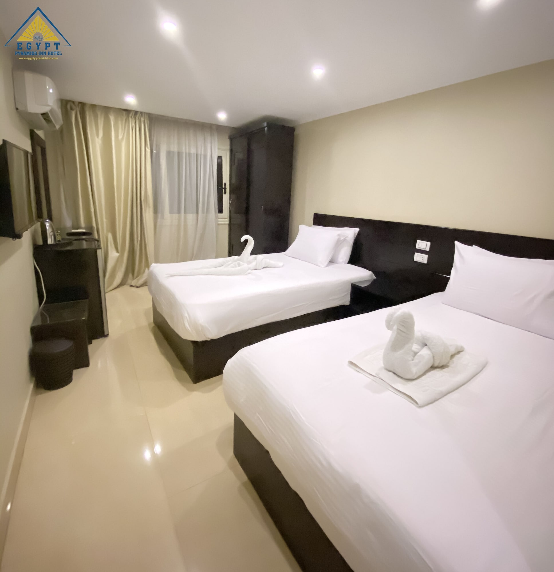 Deluxe, Twin Beds, Mountain Side