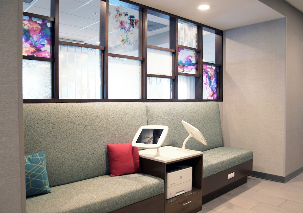 Hampton Inn Glendale Milwaukee, WI 24/42