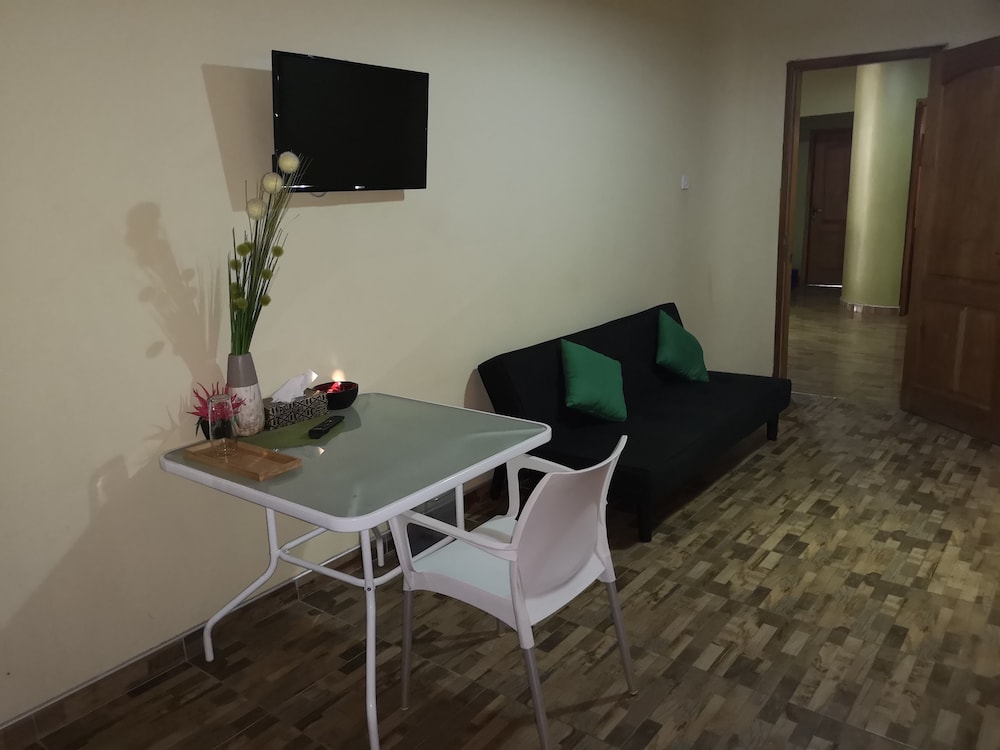 The Golden Apple Guest House 63/74