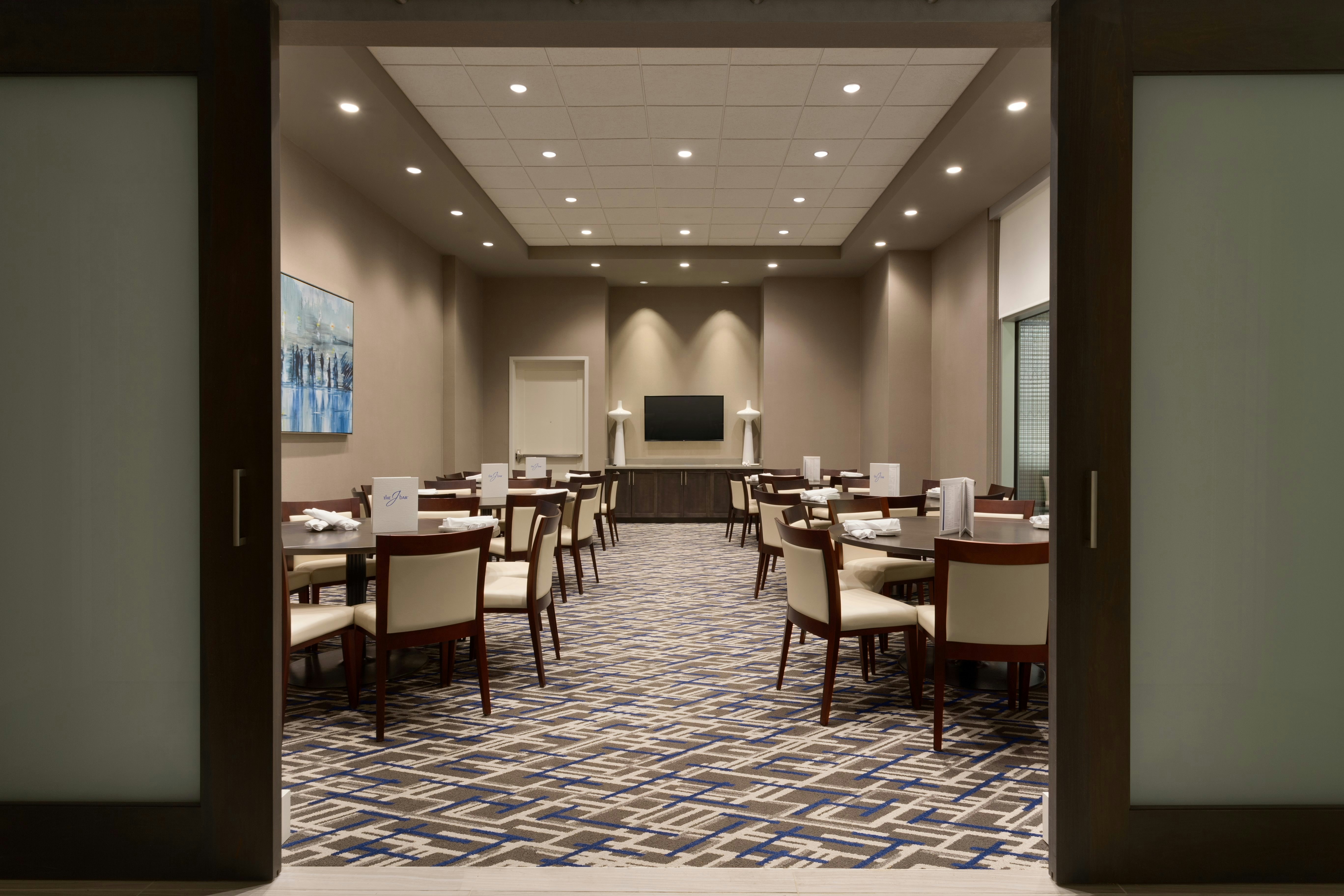 Embassy Suites by Hilton Kansas City Olathe 46/54