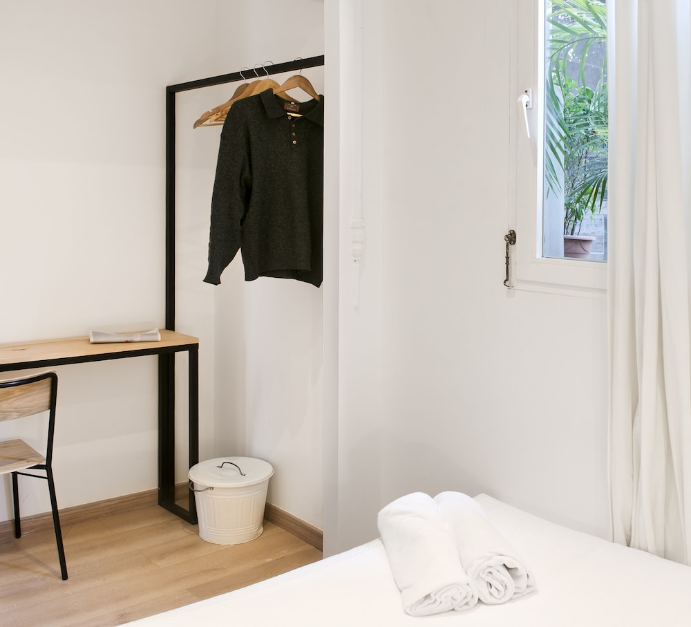 Rodamon Barcelona Hostel 8/56