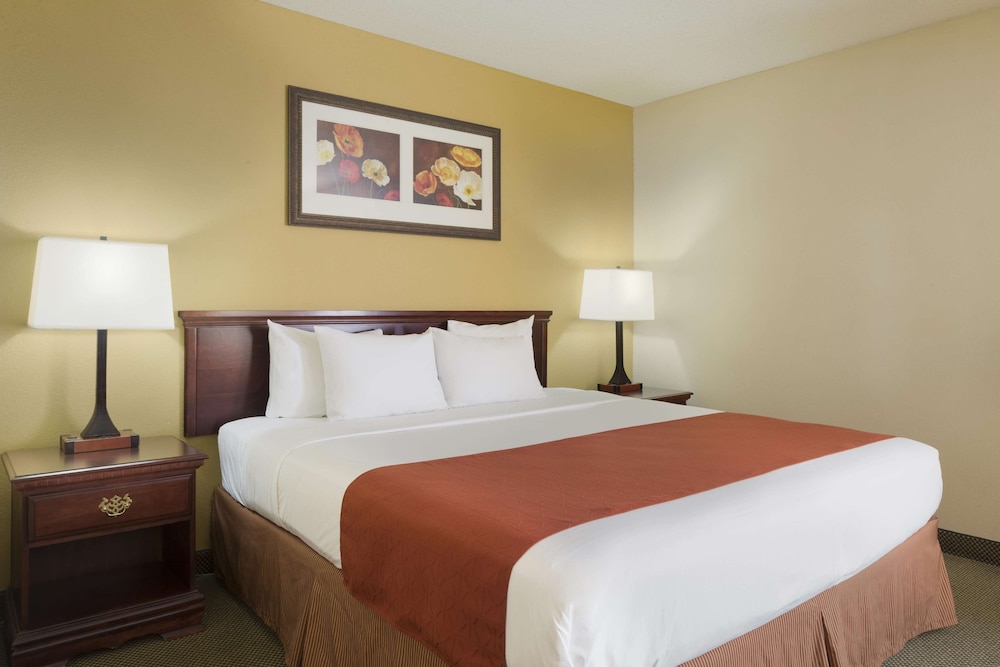 Country Inn & Suites by Radisson Greenfield IN 13/37