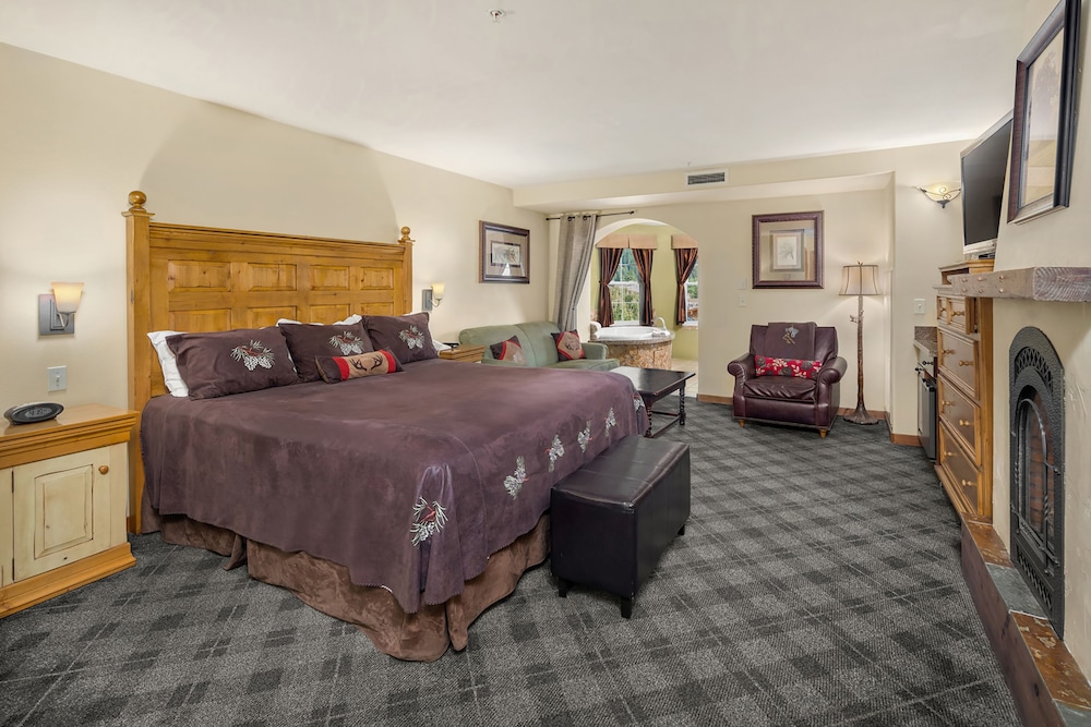 Turret, Suite, King Bed