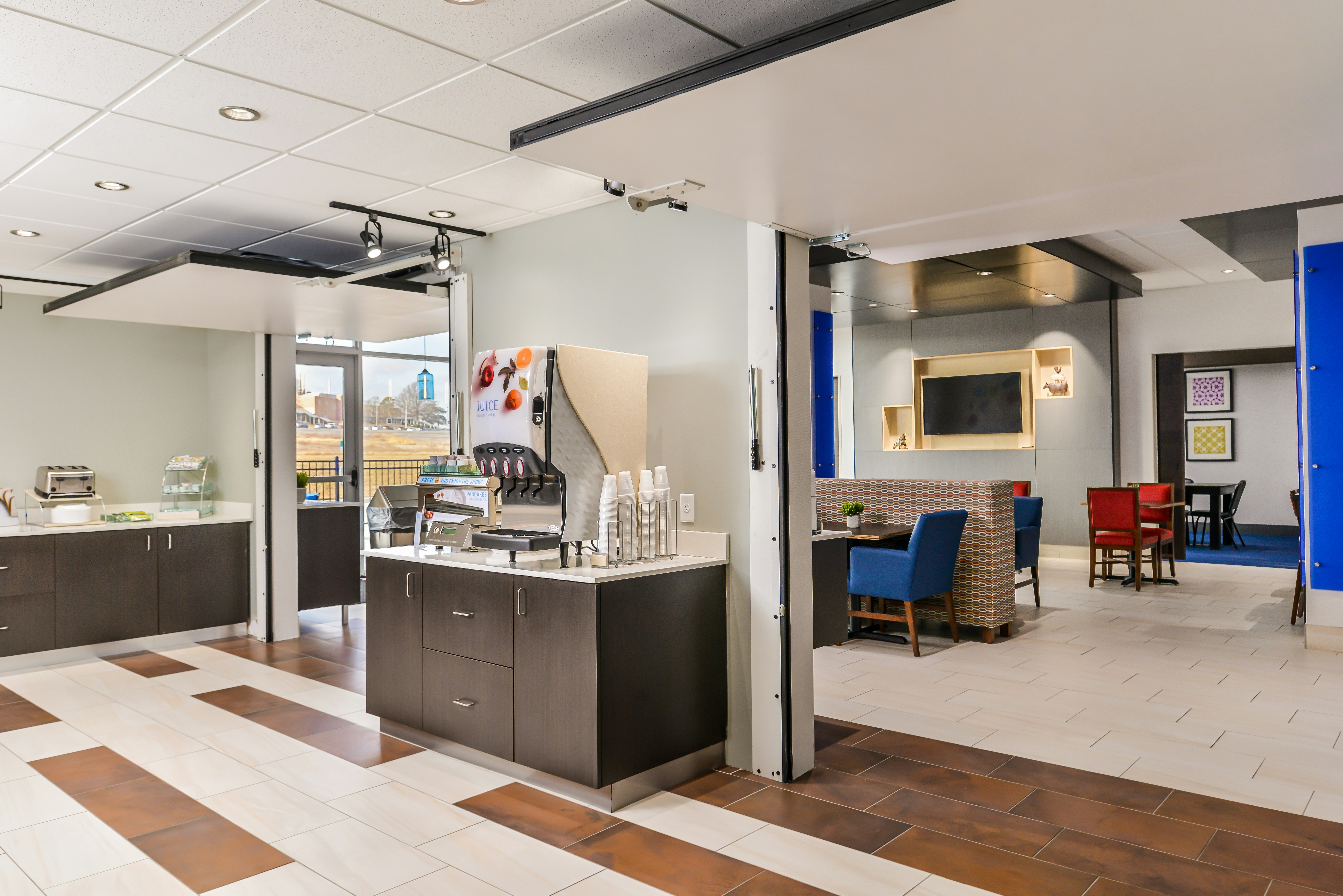 HOLIDAY INN EXPRESS & SUITES KANSAS CITY - LEE'S SUMMIT 7/30