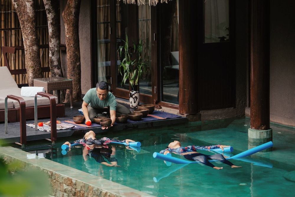 Swimming pool-spa