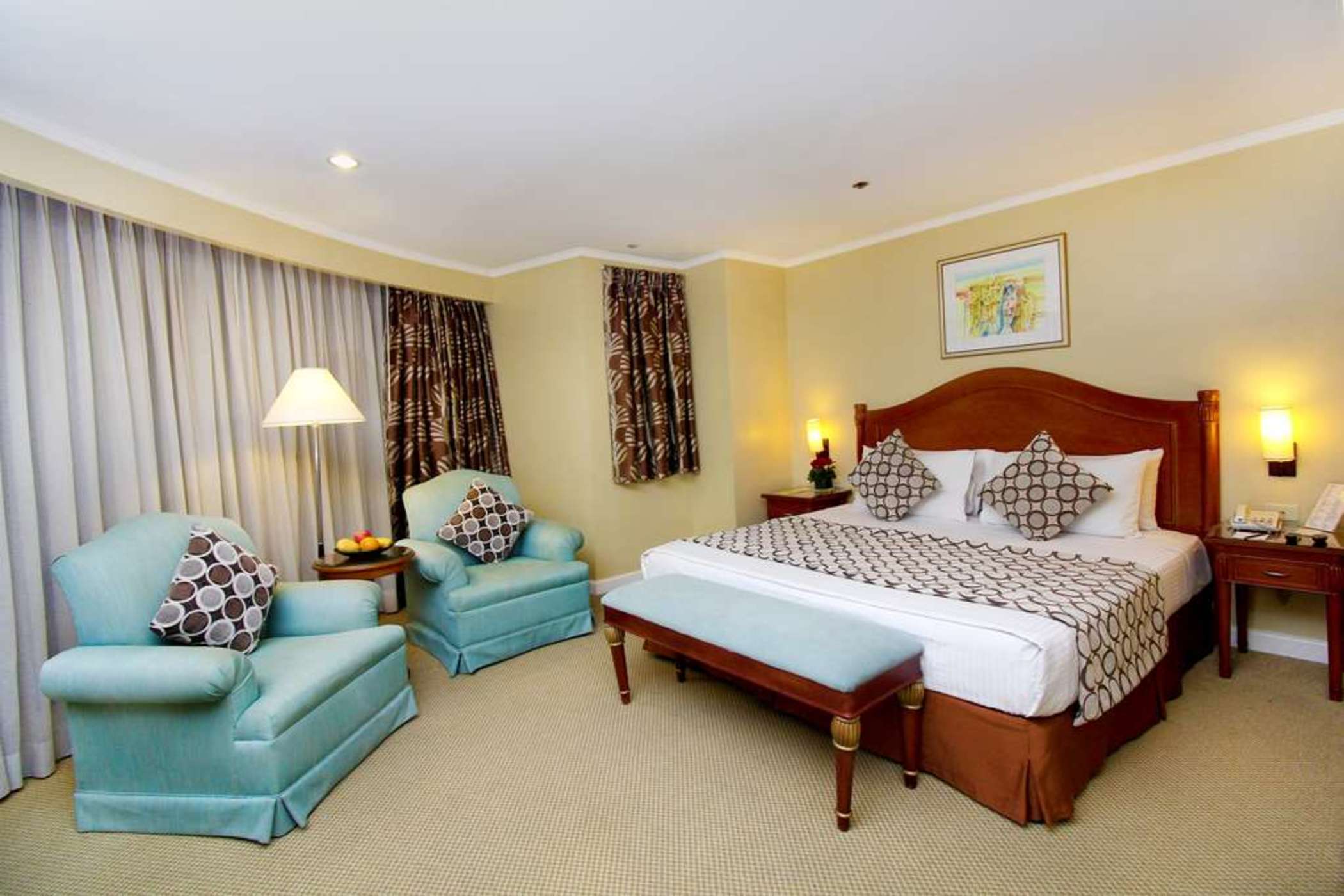OXFORD SUITES MAKATI 7/41