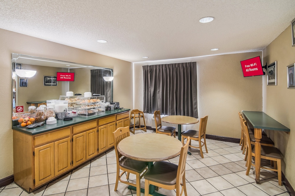 Red Roof Inn & Suites Pensacola East - Milton 34/39