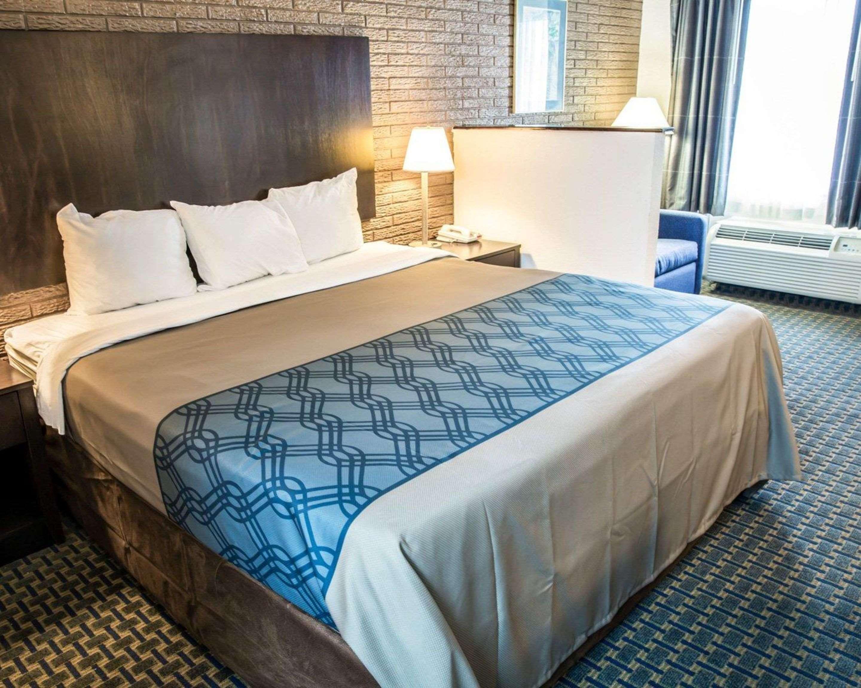 ROOM, KING BED