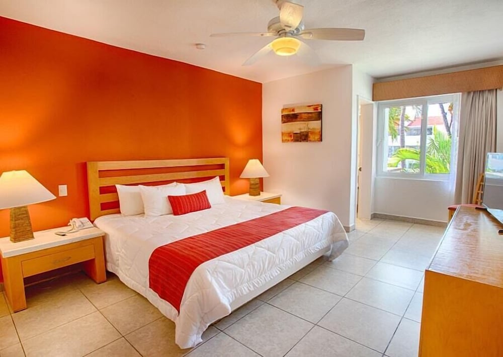 1 Bedroom, Suite, King Bed, Ocean Front, 2 Bathrooms, Balcony