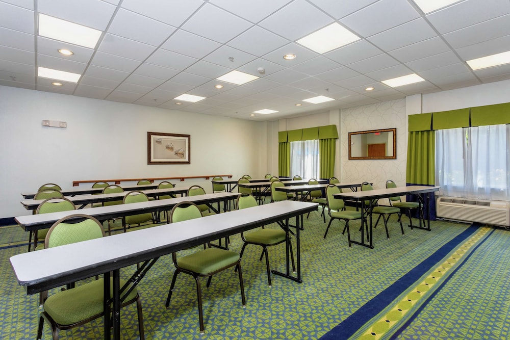 Hampton Inn & Suites Ft. Pierce 38/41