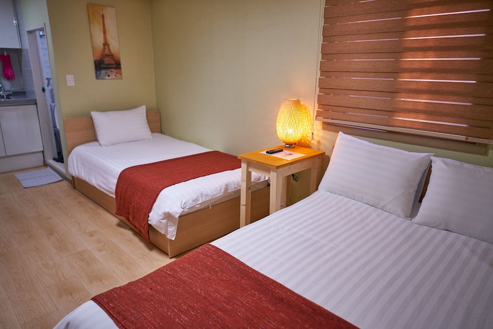 R Guesthouse 28/74