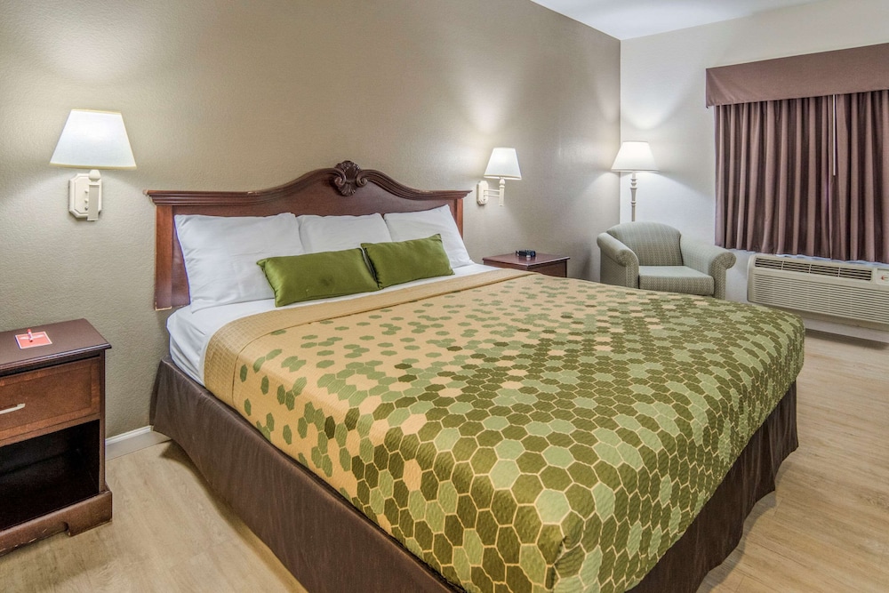 Econo Lodge Weatherford 12/33