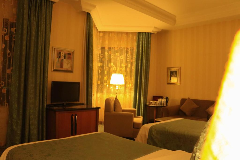 Grand Hotel Europe 28/57