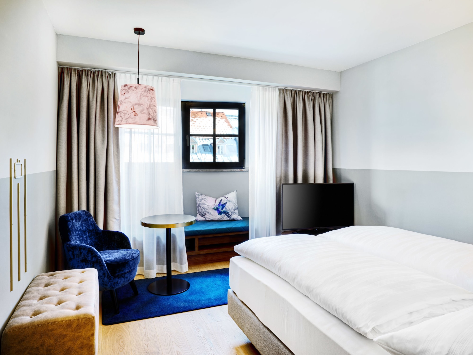 CITY, DOUBLE BED